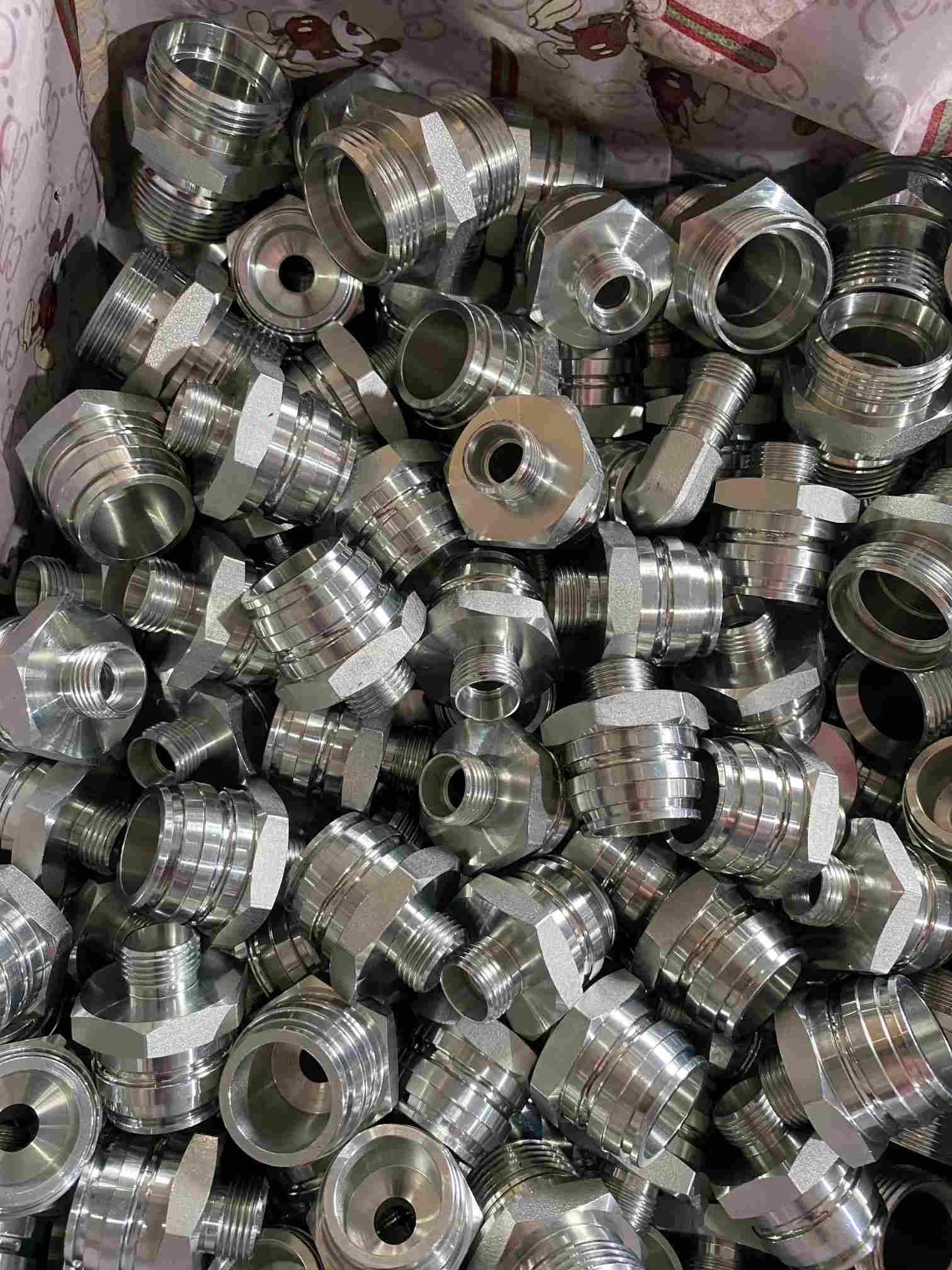 Rohrverschraubungen mit Klemmring: Die äußerst zuverlässige Dichtungslösung für Hochdruck-Hydraulikrohrsysteme